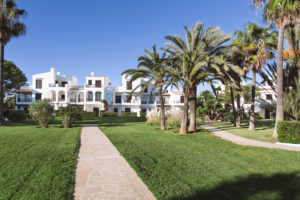 Jardín hotel|Fachada hotel|Recepción hotel|Detalles|Detalles|Escalera hotel